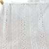 En stock Tejido de encaje bordado hueco a rayas de algodón puro, camisa blanca, camisa de algodón, tejido bordado hueco