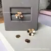 Vanjia Chapado en Oro de 18K Trébol de la Suerte Pétalo Trébol Completo de Diamante Cadena para Clavícula Colgante de Flor Única Anillo de Flor de Ins