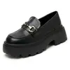 Zapatos de cuero de suela gruesa de tamaño pequeño para mujer, mocasines slip-on de estilo británico, altura oculta, hebilla de caballo popular en línea, negros, sencillos