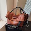 Bolsa Retrô para Deslocamento Transfronteiriço 2026 Novo Modelo Bolsa Feminina Grande Capacidade Elegante Versátil Bolsa de Ombro Bolsa Tote para Estudante Universitário