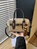 Bolso Boston de Mano Mate Otoño/Invierno para Mujer 2026 Nuevo Elegante Retro Bolso de Hombro Único Bolso Cruzado de Viaje de Alta Gama