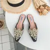 Estilo celebridade da internet Novos sapatos baixos pontudos com pérolas para mulheres salto baixo bico fechado meias-pantufas versátil sexy elegante estilo socialite