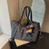 Bolso de mano artístico vintage estilo coreano estilo universitario para mujer, nueva moda verano 2026 de gran capacidad para el hombro