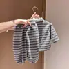 Trajes de Otoño e Invierno para Niños y Niñas Moda para Bebés Niños Estilosos de Marca de Moda Estilo Coreano Rayas Solapa Dibujos Animados Peludo Dos Piezas