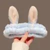Tiara fofa de pelúcia com orelhas de urso e laço para mulheres, novo estilo 2026, projetada especificamente para lavar o rosto e aplicar máscaras faciais