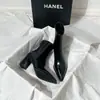 Combina con jeans y botines para mujer 2026 Nuevas faldas a juego botines tacón grueso tacón medio adelgazante otoño e invierno botas de tacón alto nude