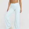 Pantalones de yoga de tiro alto fluidos, superventas transfronterizos, hechos de nailon de alta calidad sin líneas incómodas, venta directa desde fábrica de Yiwu