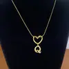 Collar de Acero de Titanio con Colgante de Corazón de Gama Alta y 26 Letras Inglesas para Mujer, Cadena para Clavícula con Apellido, Nicho de Lujo Ligero, Celebridad de Internet para Mejor Amiga