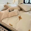 Set de Cuatro Piezas de Terciopelo de Lujo Ligero y de Gama Alta, Invierno Engrosado Cálido Manta de Terciopelo de Leche y Terciopelo de Coral Juego de Tres Piezas de Funda de Edredón y Sábanas