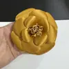 Colgante de Flor de Camelia de Alta Gama de 10 cm de Diámetro, Pinza de Cabeza de Flor de Cuero, Accesorio de Broche de Doble Uso