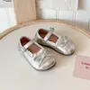 Zapatos de Cuero Rojo para Niñas 2026 Primavera y Otoño Nuevos Zapatos Infantiles Zapatos de Princesa para Niñas Suela Suave Casual Zapatos Planos para Bebés