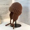 Invierno tipo coreano que muestra la cara pequeño sombrero Lei Feng sombrero de lana de punto para mujer invierno gorro de vuelo para ciclismo con cordones cálido gorro protector de orejas