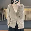 Cardigã de tricô fino elegante com decote em V e bolsos, top liso de cor sólida soltinho para mulheres, jaqueta preta do fabricante