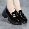 Mocasines de suela gruesa para mujer 2026 nuevo estilo otoño zapatos de mujer con tacones gruesos, cuero brillante, suelas suaves, zapatos de vestir estilo británico para mujer