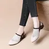 Novedad Primavera/Verano 2026 Estilo de Exportación Tacón Bajo Piel Suave Tejido Hueco Zuecos Sandalias de Punta Redonda Cómodos Zapatos para Mamá Transfronterizo