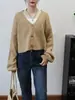 Novo Cardigan de Malha Curto Retrô com Gola V Torcida, Estilo Preguiçoso Solto, Jaqueta Suéter Macia para Mulheres - Coleção Outono/Inverno 2025