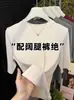 Camiseta negra carbón de cuello alto pequeño para mujer, nuevo estilo primavera 2025, moderna y versátil, con mangas tres cuartos, perfecta como capa interior o camiseta básica