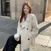 Casaco trench curto cáqui estilo britânico chique coreano para mulheres, jaqueta de moda nova silhueta primavera e outono de 2026 para mulheres baixinhas