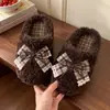 Pantuflas de Algodón de Peluche con Lazo Otoño Invierno Encaje para Mujer Hogar Suela Gruesa Suaves Antideslizantes Cálidas Cuadros Piel Pantuflas