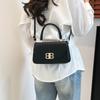 Nova Bolsa de Ombro Feminina Estilo Coreano, Bolsa de Axila com Design Personalizado, Bolsa Satchel Quadrada Pequena de Couro PU de Nicho Feminino de Alta Qualidade
