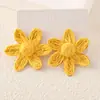 Pendientes de flor de rafia transfronterizos de Europa y Estados Unidos, pendientes de alta gama tejidos a mano, joyería de estilo vacacional para sesión de fotos de viaje para mujer, venta al por mayor