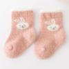 Meias de bebê grossas de veludo sintético de vison, novas para outono e inverno, antiderrapantes com pontinhos, de cano médio, para bebê, meias para chão de bebê, meias para recém-nascido