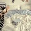 Nanjiren Ins Oso Tarjeta Blanca Juego de Cuatro Piezas Funda de Edredón de Algodón Lavado Juego de Tres Piezas de Sábana para Dormitorio de Estudiante de Cuatro Estaciones para Uso en la Cama