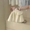 Conjunto de verão para meninas, roupas de bebê estilosas, marca infantil única e moderna, camisola doce com laço, shorts de renda