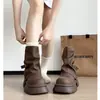 Botas de montar de cuero retro británico de tacón grueso estilo coreano, de caña corta, con suelas gruesas plisadas, botas elegantes de caña media con puntera redonda y hebilla apilada para mujer