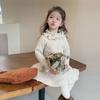 Vestido Suéter Longo Bege para Meninas Outono/Inverno 2025 Nova Moda Tricô Pulôver para Bebês e Crianças Pequenas