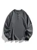 Camiseta de manga larga de algodón puro para hombre, holgada y sencilla, con cuello henley, top casual liso para primavera y otoño