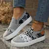 Nova coleção de primavera de sapatos de lona para exportação: Tênis casuais de lona, bico redondo, cor sólida, salto baixo, cano baixo, color block, para mulheres, disponíveis em estoque
