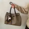 Bolso de Mano Casual con Personalidad de Moda, Diseño de Nicho, Bolso Texturizado, Nuevo Bolso de Hombro de Moda para Mujer Primavera 2026