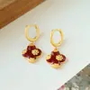 Novos Brincos Geométricos Vermelhos com Gotejamento de Óleo em Novo Estilo Chinês, Elegantes Presilhas e Brincos para Mulheres, com um Toque de Luxo Leve e de Alta Qualidade