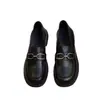 Mocassins de couro femininos pretos em estilo britânico, sapatos de calçar, novos sapatos femininos versáteis 2026, sapatos de salto grosso de outono
