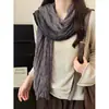 Bufanda larga de seda plisada estilo retro, nueva moda 2026, bufanda versátil, accesorio de alta gama y elegante para mujer, venta al por mayor