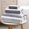 Toalha Estampa Listra Larga Listra Clara e Escura Fleece Coral Tamanho Toalha de Banho Toalha de Rosto Conjunto de Três Peças Absorvente Secagem Rápida Secagem de Cabelo Presente Transfronteiriço