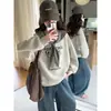 Conjunto de Roupa de Outono para Meninas 2026 Nova Moda Infantil Conjunto de Duas Peças com Xale, Moletom e Calça Jeans para Crianças Maiores