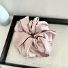 2025 Nuevo Elegante Scrunchie de Satín para Moño Sujetador de Pelo Color Sólido Crema Brillante Femenino Flor de Pelo de Color Sólido