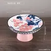 Plato de postre pintado en azul y blanco con pie alto, plato para frutos secos y pasteles de salón de té, plato pequeño de cerámica para frutas para uso doméstico, plato de té y postre para ofrendas budistas