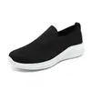 Tênis Casuais Slip-On 2025 Novo Malha Fly-Knit Respirável Sapatos Preguiçosos Confortáveis Versáteis Tendência Sapatos Baixos Atacado