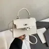 Bolsa Pequena Super Popular de Alta Qualidade para Mulheres 2025 Nova Retro Nicho Design Tendência Bolsa Transversal para Mulheres Bolsa de Mão Versátil