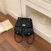 Mochila de corrente matelassê estilo Chanel para mulheres, nova moda 2026, mochila versátil para o dia a dia, viagens e trabalho com múltiplas opções de transporte