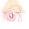 Colgante de Anillo de Madera Tejido de Color Accesorios para Mochila Escolar Venta al por Mayor Colgante de Anillo de Madera Colgante de Hilo de Algodón Juguete de Confort Colgante para Cochecito de Bebé