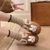 Pantuflas de algodón con gafas, forradas de felpa para otoño e invierno, suela gruesa, punta cerrada, estilo media pantufla, nuevo color marrón, cómodas para usar en casa, 2026