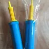 Inflador de Balão Manual de Empurrar, Bomba de Ar Manual Bidirecional de Cor Mista, Inflador de Balão Portátil com Bico Angulado, Atacado do Fabricante