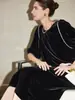 Vestido de Terciopelo de Seda para Mujer 2026 Otoño e Invierno Manga Corta Negra Manga Abullonada Falda de Seda Morada Hasta la Rodilla