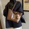 Bolsa Feminina Grande Capacidade Estilo Retrô para o Dia a Dia 2025 Nova Tendência Bolsa Tote Simples Elegante Bolsa de Ombro Grande Capacidade
