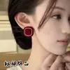 Nuevos Pendientes de Terciopelo Rojos Cuadrados Retro 2025 Pendientes de Diseño de Nicho para Mujer Lujo Accesible Pendientes de Alta Gama para Otoño e Invierno