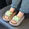 Pantuflas infantiles de EVA, diseño de caricatura lindo, antideslizantes, adecuadas para usar en el baño, en casa y al aire libre, perfectas para niños y niñas.